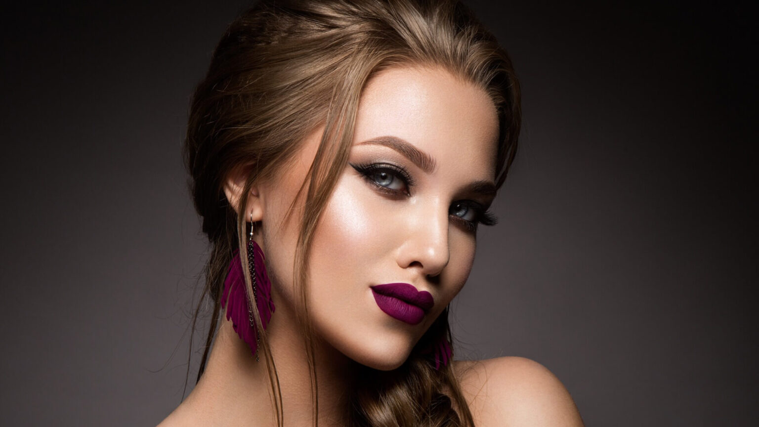 “Airbrush or HD? Picking the Right Bridal Makeup Without Losing Your Mind”